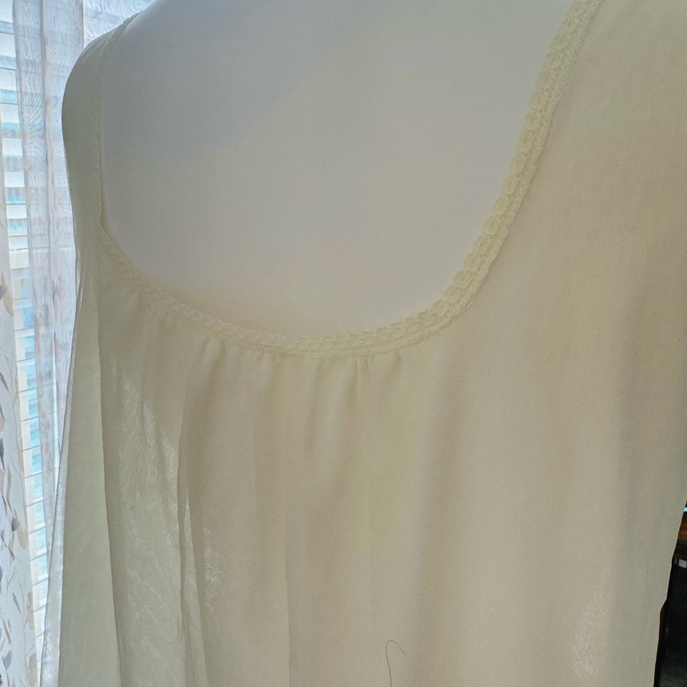 Lovely Cream Floral Embroidered Robe - Picture 8 of 8